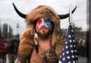 El hombre disfrazado de guerrero sioux que irrumpió en el Capitolio pidió el indulto de Trump