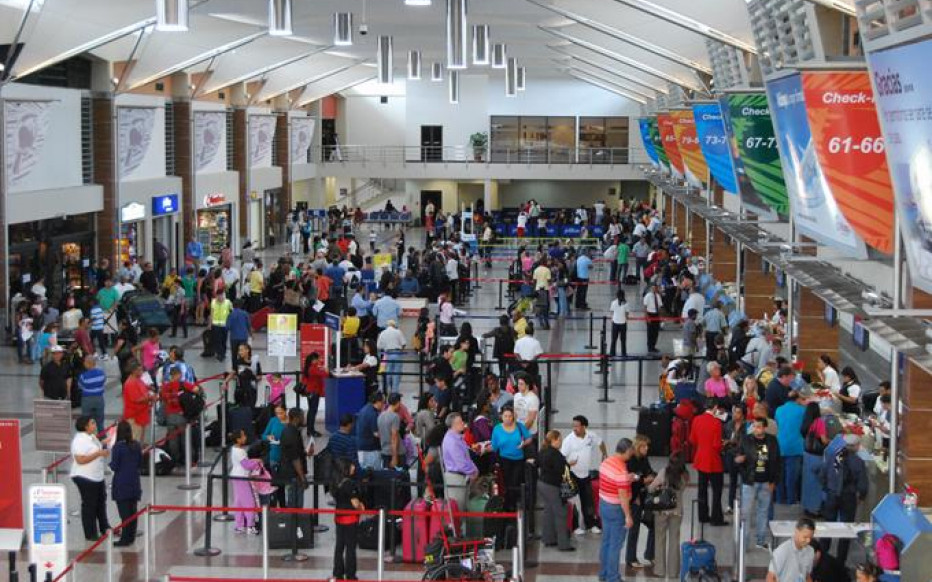 Flujo de pasajeros por aeropuertos dominicanos fue de casi 1 millón en  octubre -