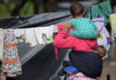 Polémica en Colombia tras la muerte de un niño indígena por falta de atención médica en un campamento de desplazados en Bogotá