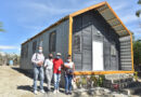 Entregan viviendas construidas con material reciclado de los envases de Tetra Pak