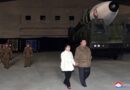 La hija del dictador Kim Jong-Un hizo su primera aparición pública junto a su padre durante la prueba de un misil
