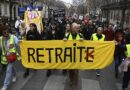 Manifestantes contra la reforma de pensiones lanzan papel higiénico a una prefectura en Francia