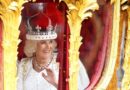 El significado oculto en los bordados del vestido de la reina Camila durante su coronación