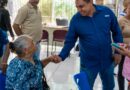 Orlando Martínez entrega medicamentos e insumos en varias comunidades de Monseñor Nouel